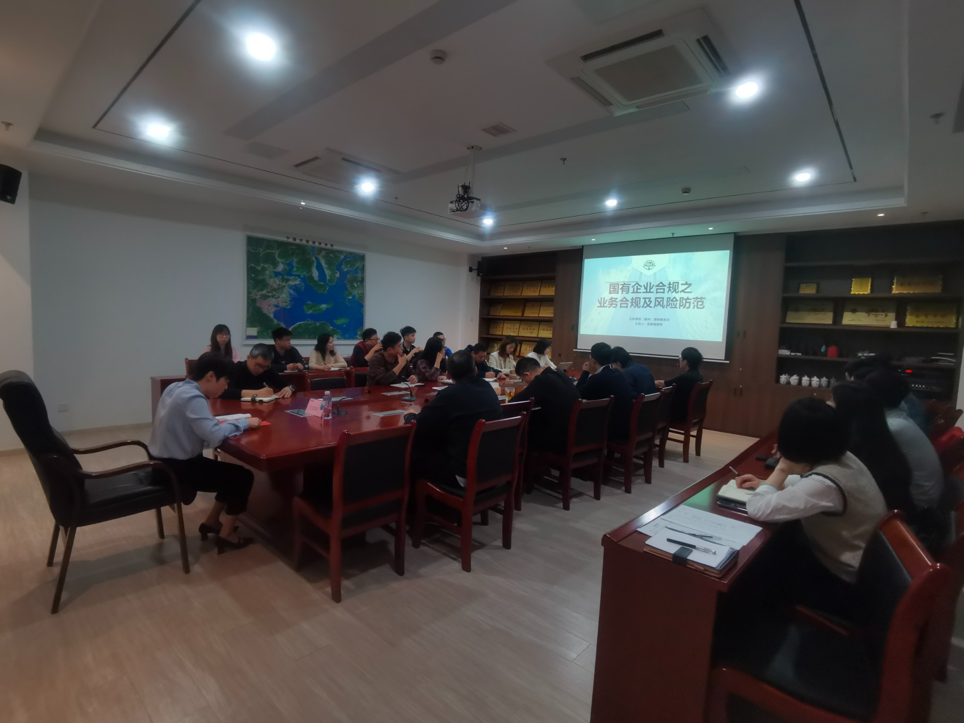 合規講堂第一課——市交投物流集團開展國企業務合規及風險防范培訓，劉招蕊拍攝.jpg