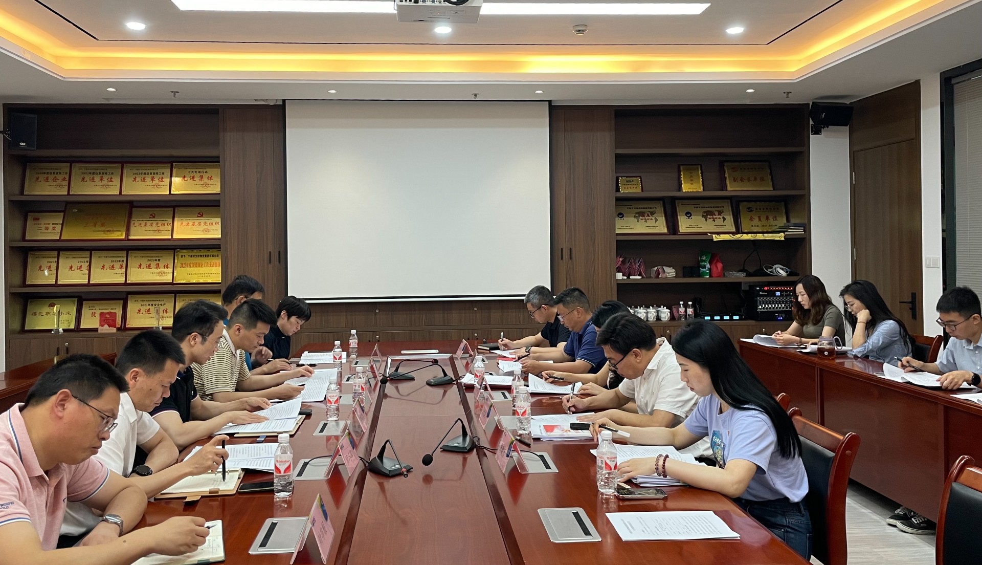 講黨性守黨規嚴黨紀——市交投集團領(lǐng)導赴市交投物流集團開(kāi)展聯(lián)系點(diǎn)工作，葉嵐清拍攝2.jpg